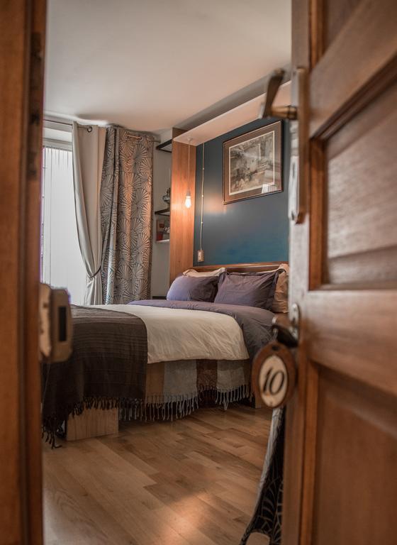 Private Room In A Parisian Homestay! - Close To It All! Exterior photo